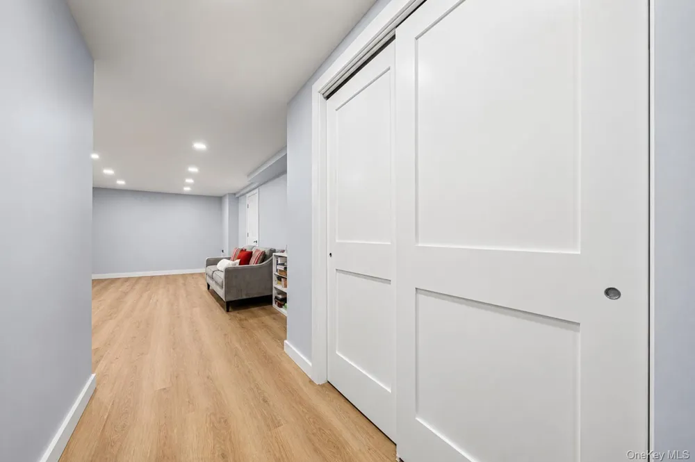 29 Seacove Lane South Jamesport, NY 11901