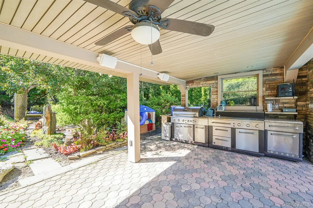 29 Seacove Lane South Jamesport, NY 11901