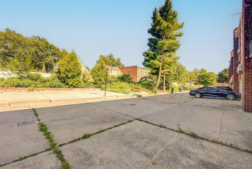 50-35 207th Street Bayside, NY 11364