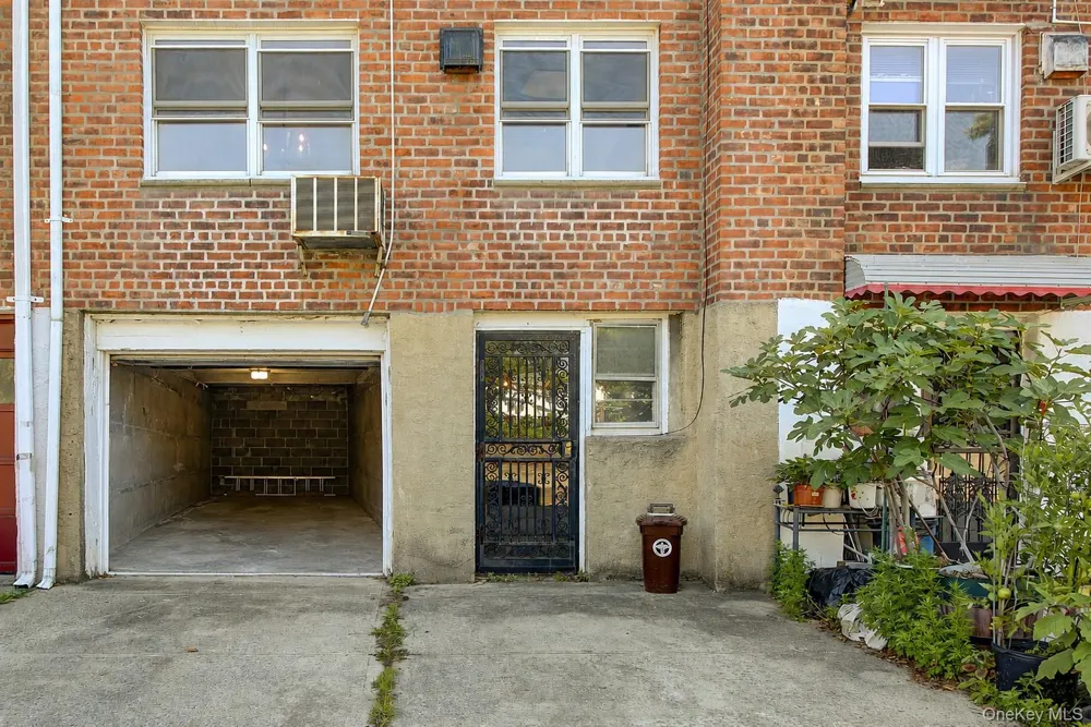50-35 207th Street Bayside, NY 11364