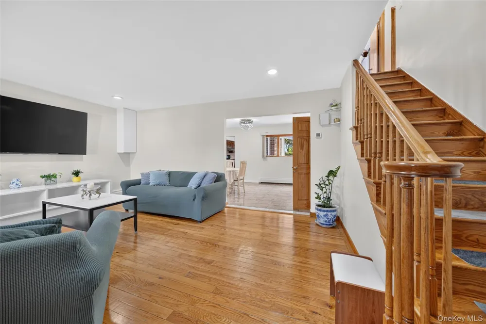 612 Marcellus Road Williston Park, NY 11596
