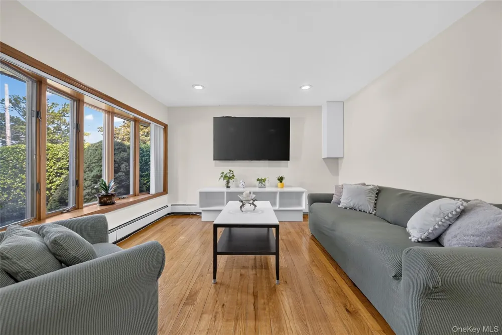612 Marcellus Road Williston Park, NY 11596