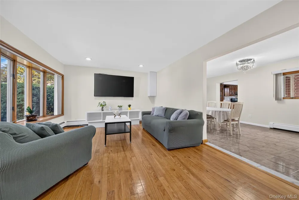 612 Marcellus Road Williston Park, NY 11596