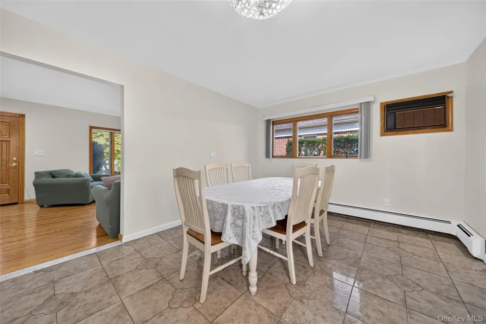 612 Marcellus Road Williston Park, NY 11596
