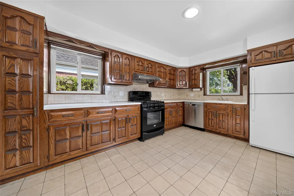 612 Marcellus Road Williston Park, NY 11596