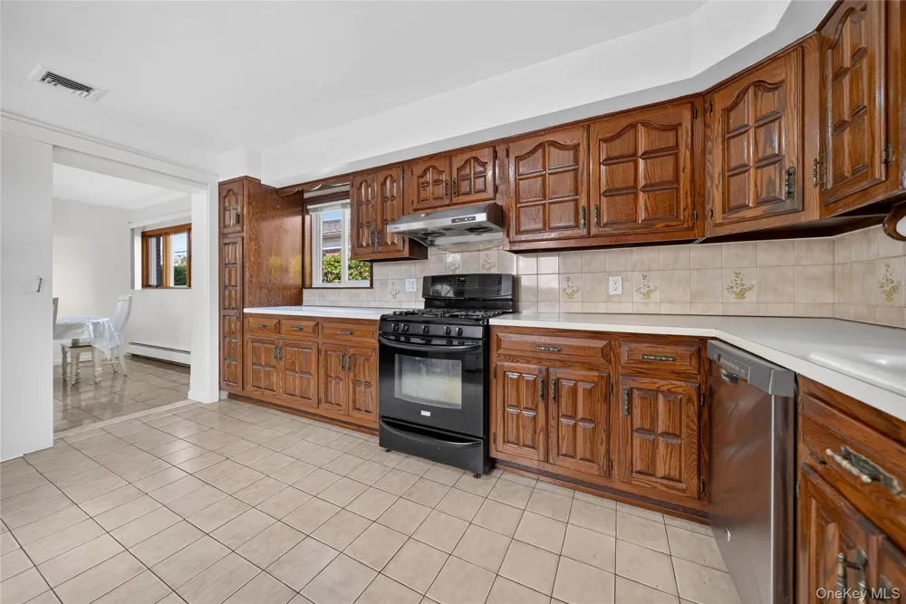 612 Marcellus Road Williston Park, NY 11596