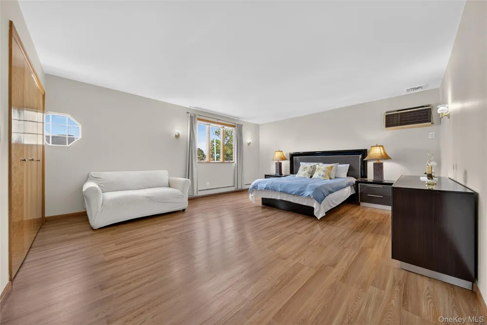 612 Marcellus Road Williston Park, NY 11596