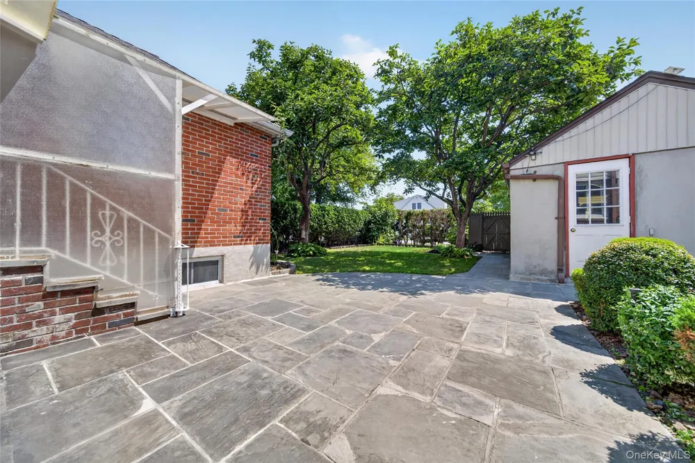 612 Marcellus Road Williston Park, NY 11596