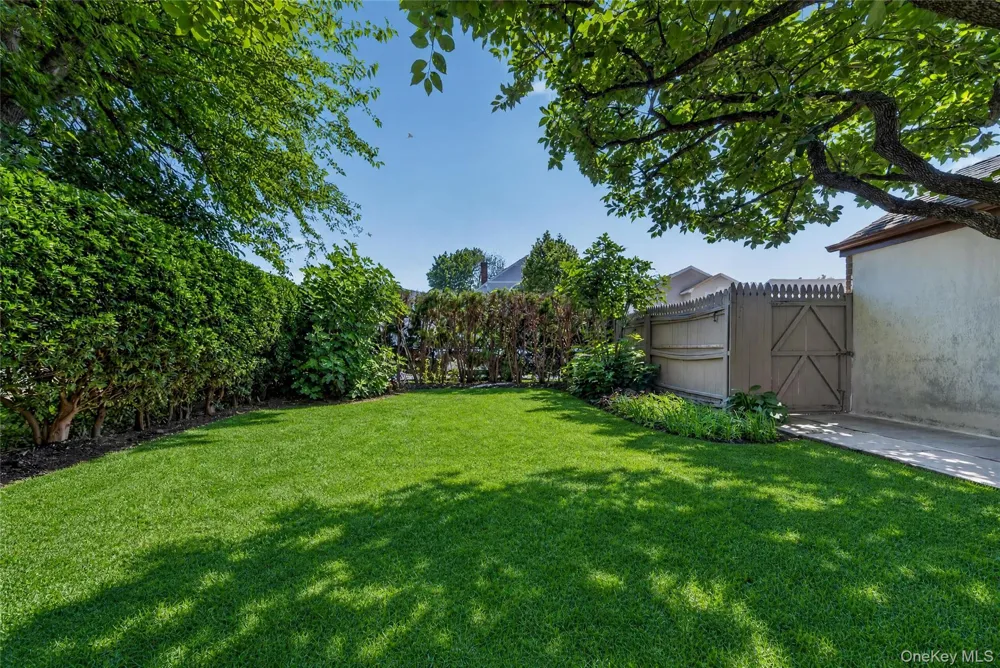 612 Marcellus Road Williston Park, NY 11596