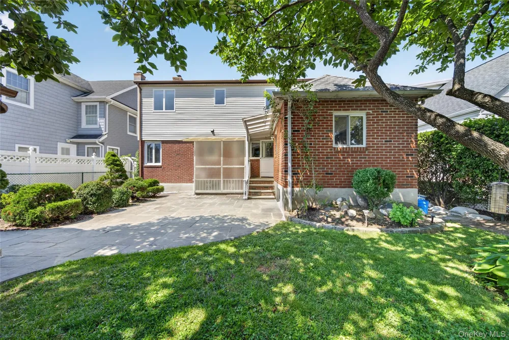 612 Marcellus Road Williston Park, NY 11596