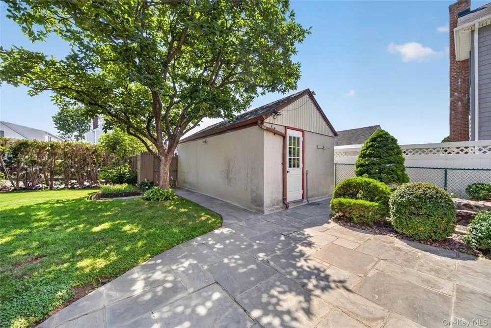 612 Marcellus Road Williston Park, NY 11596