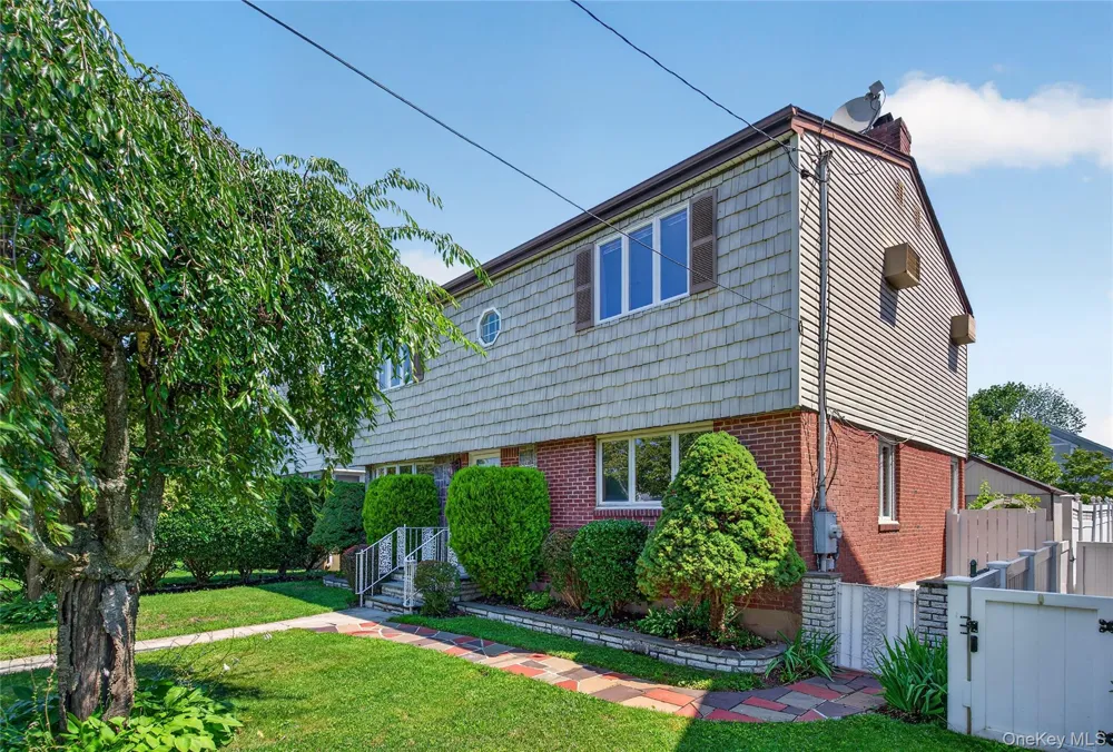 612 Marcellus Road Williston Park, NY 11596
