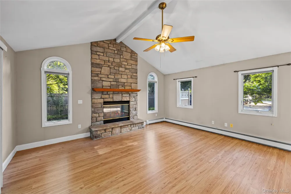 797 Waverly Avenue Holtsville, NY 11742