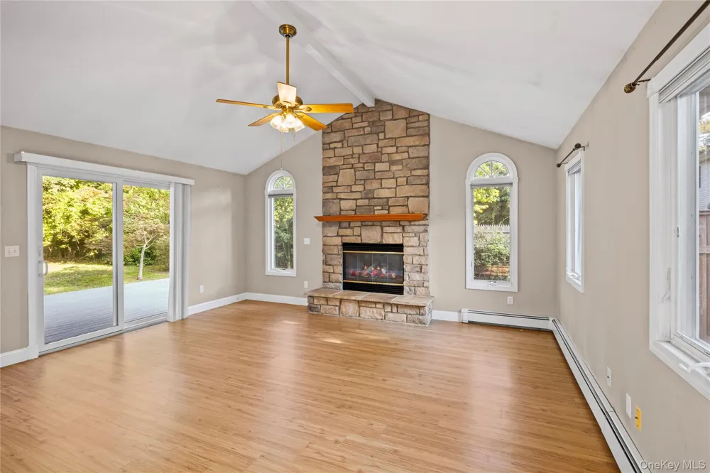 797 Waverly Avenue Holtsville, NY 11742