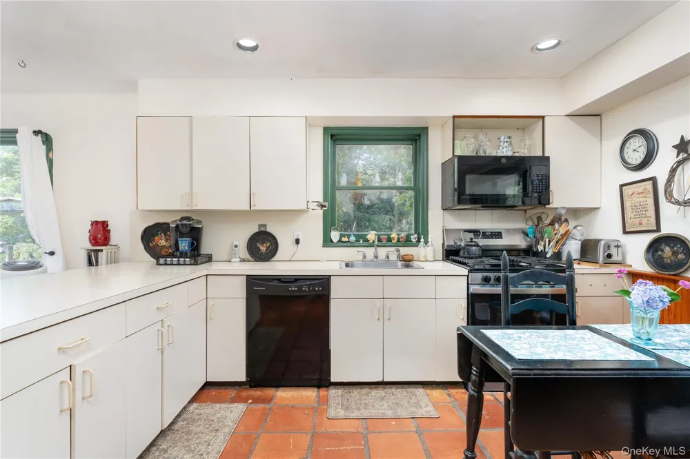 19 Washington Avenue E Hampton Bays, NY 11946