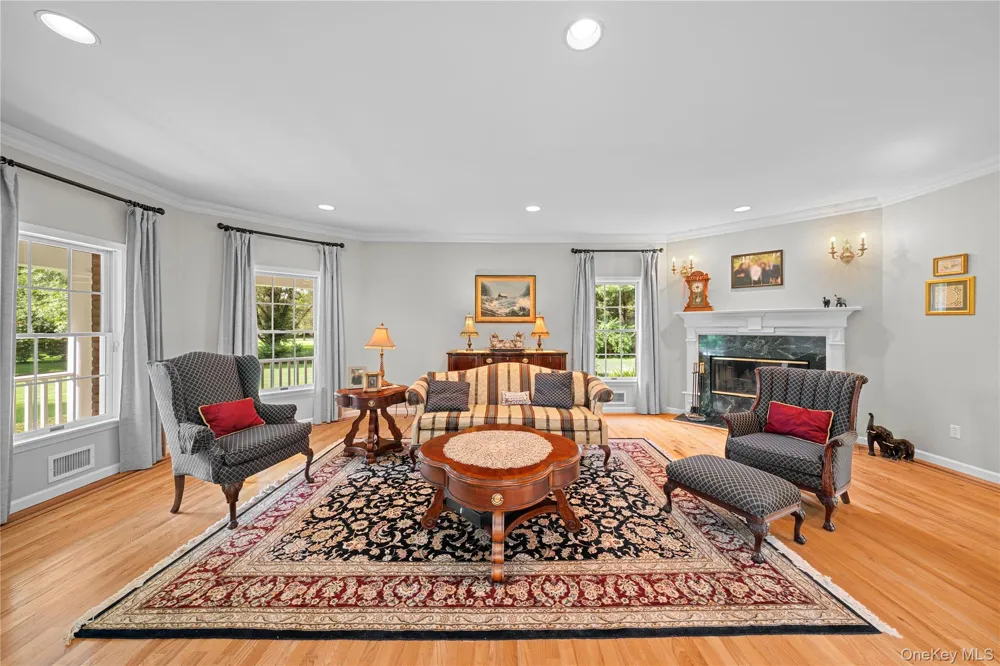 17 Hunt Court Old Brookville, NY 11545