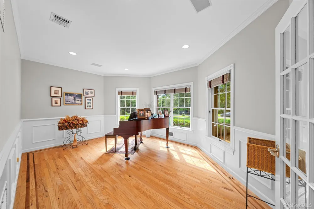17 Hunt Court Old Brookville, NY 11545
