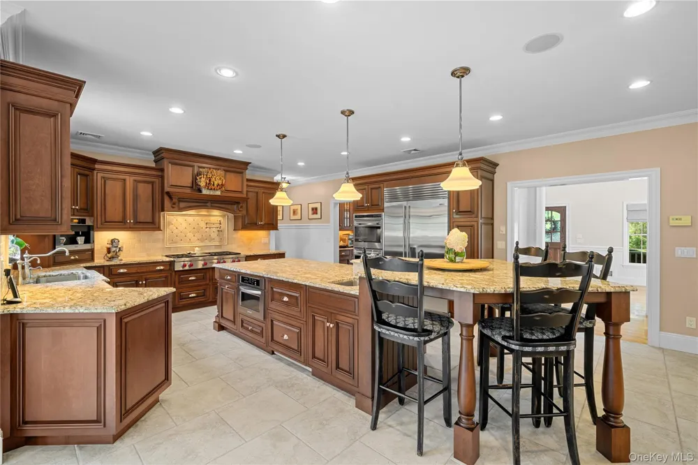 17 Hunt Court Old Brookville, NY 11545