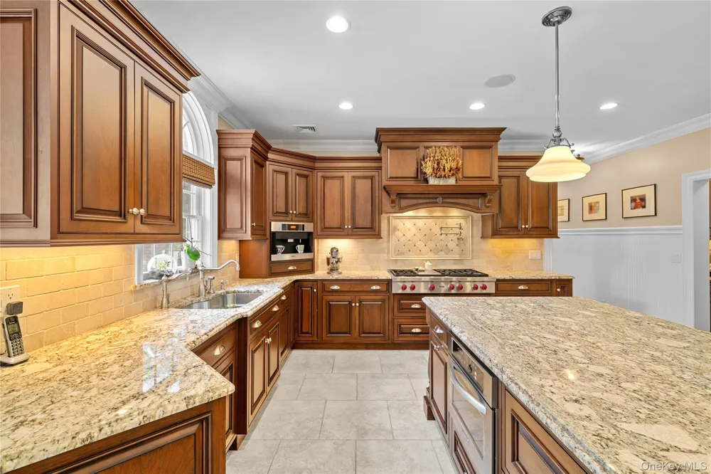 17 Hunt Court Old Brookville, NY 11545