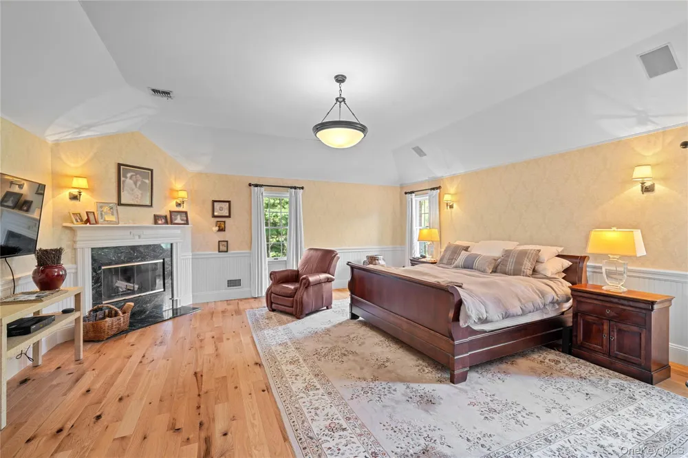 17 Hunt Court Old Brookville, NY 11545