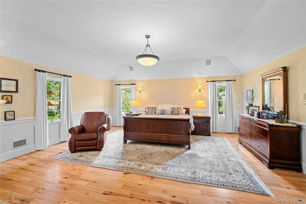 17 Hunt Court Old Brookville, NY 11545
