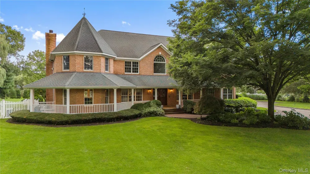 17 Hunt Court Old Brookville, NY 11545