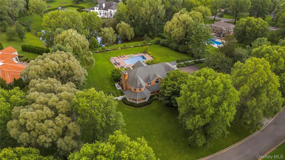 17 Hunt Court Old Brookville, NY 11545