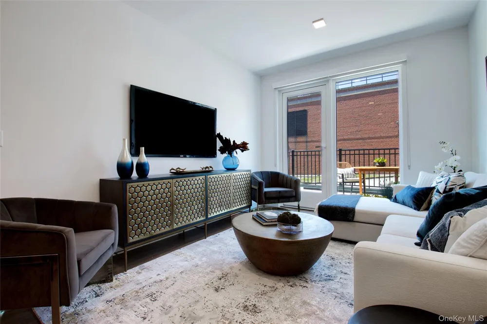 333 Warner Avenue #208 Roslyn, NY 11576