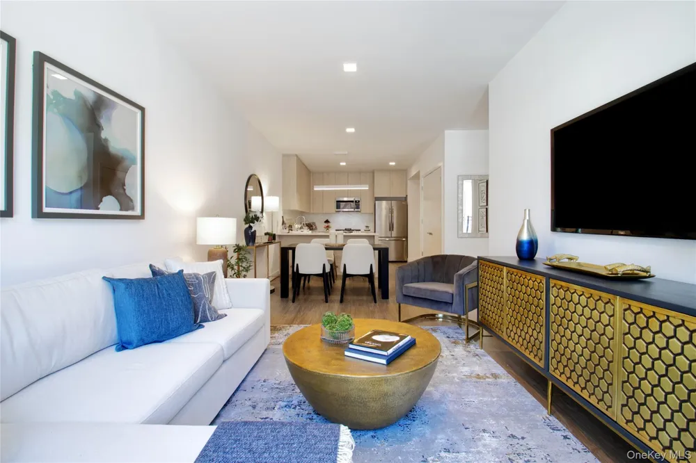 333 Warner Avenue #208 Roslyn, NY 11576