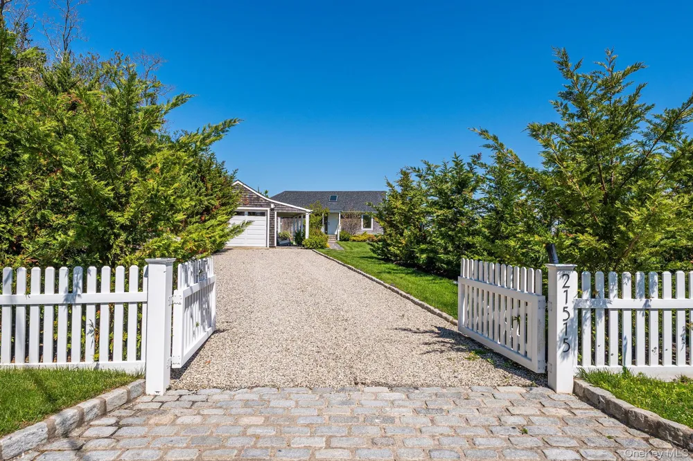 21515 Soundview Avenue Southold, NY 11971