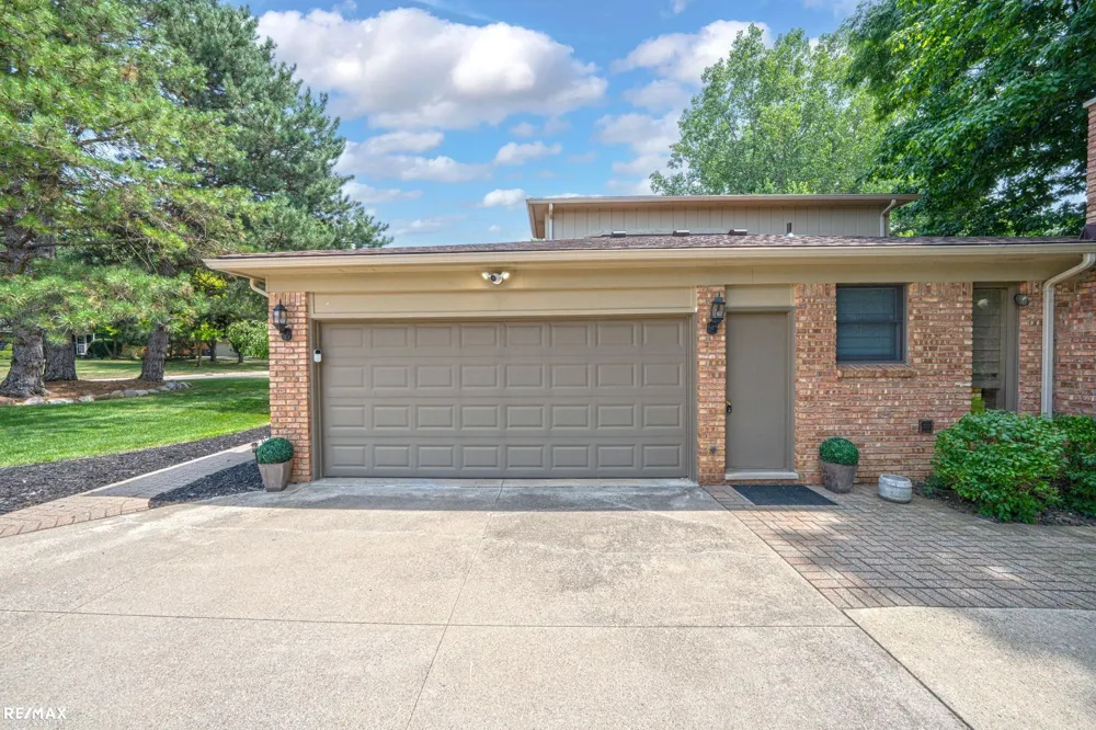 1155 Hickory Hill Dr Drive Rochester Hills City, MI 48309