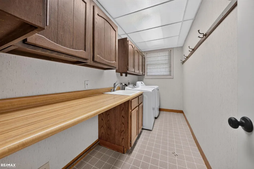 1155 Hickory Hill Dr Drive Rochester Hills City, MI 48309