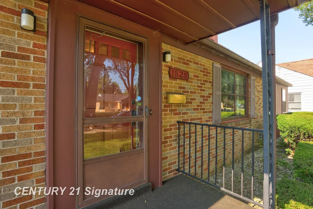 1525 Beech Street Saginaw City, MI 48602