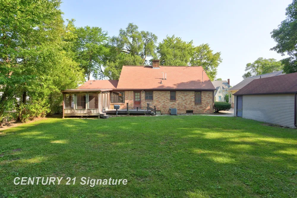 1525 Beech Street Saginaw City, MI 48602