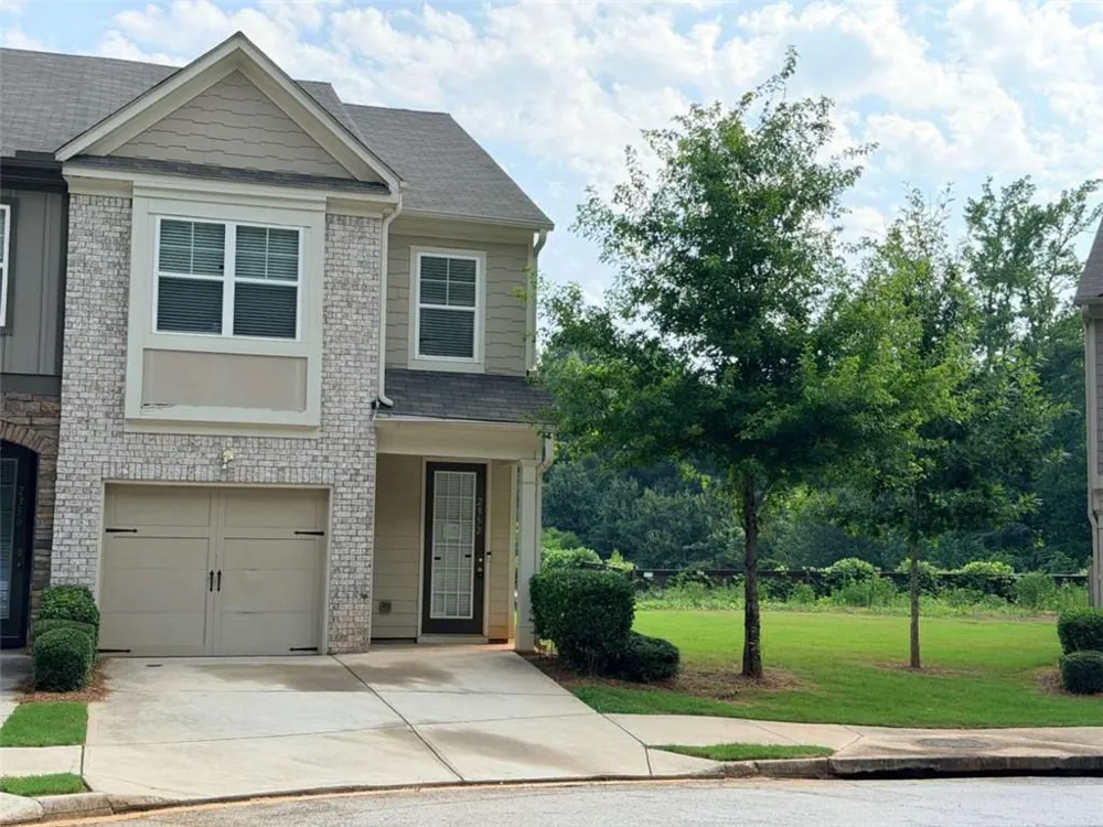 2352 Rolling Trail Lithonia, GA 30058