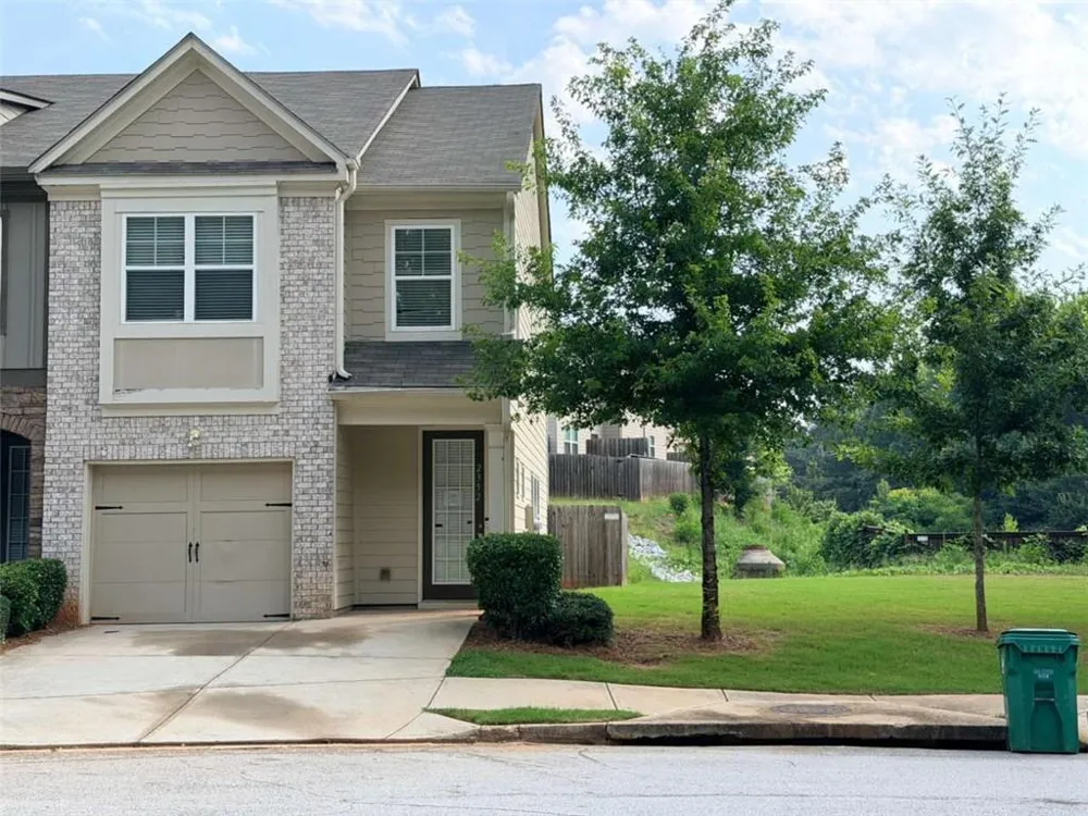 2352 Rolling Trail Lithonia, GA 30058