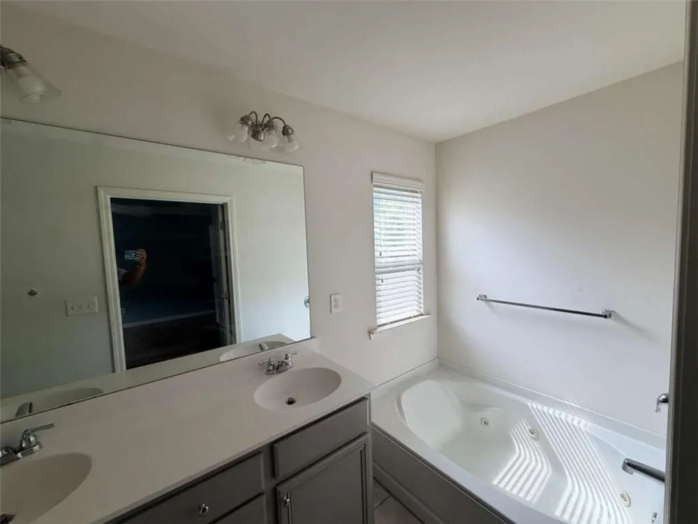 2352 Rolling Trail Lithonia, GA 30058