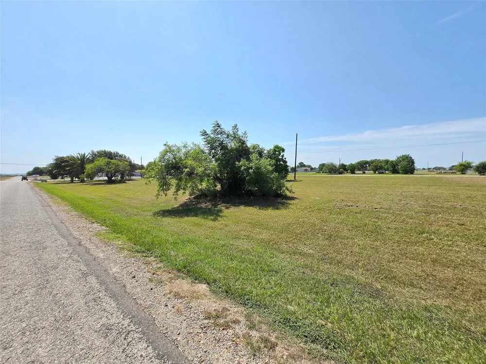 1528 W Bayshore Drive Palacios, TX 77465