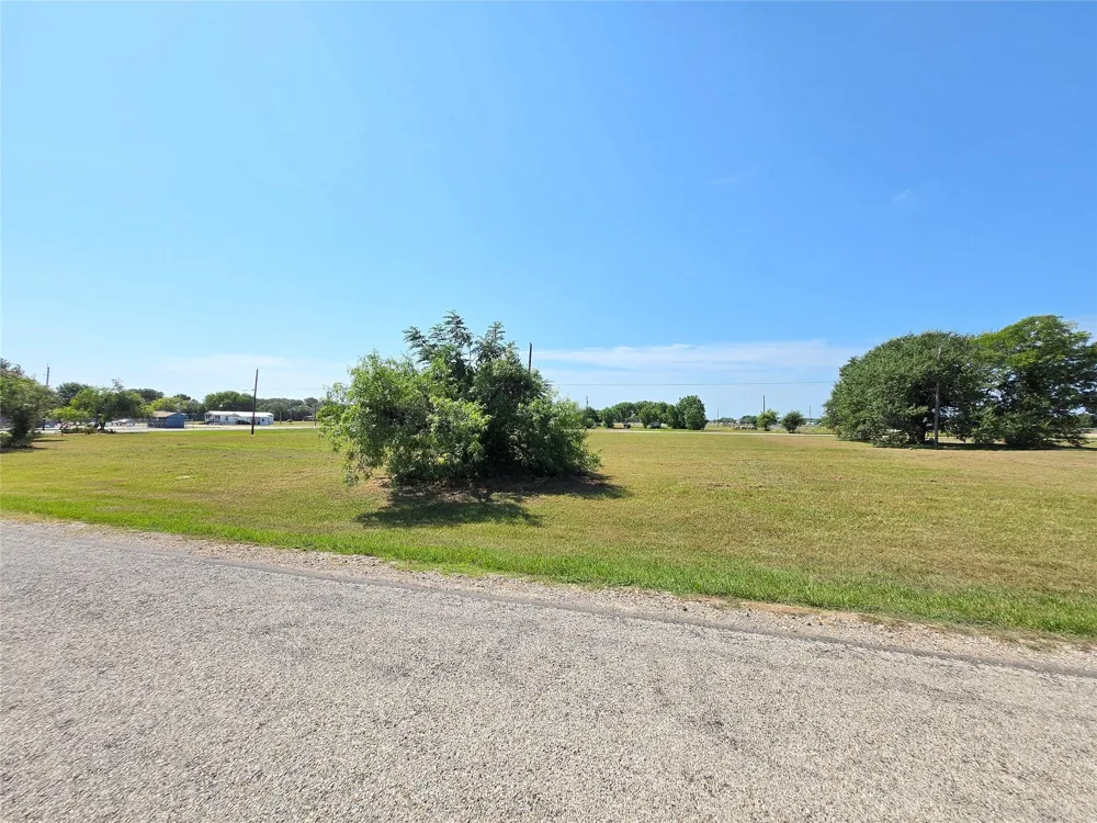 1528 W Bayshore Drive Palacios, TX 77465