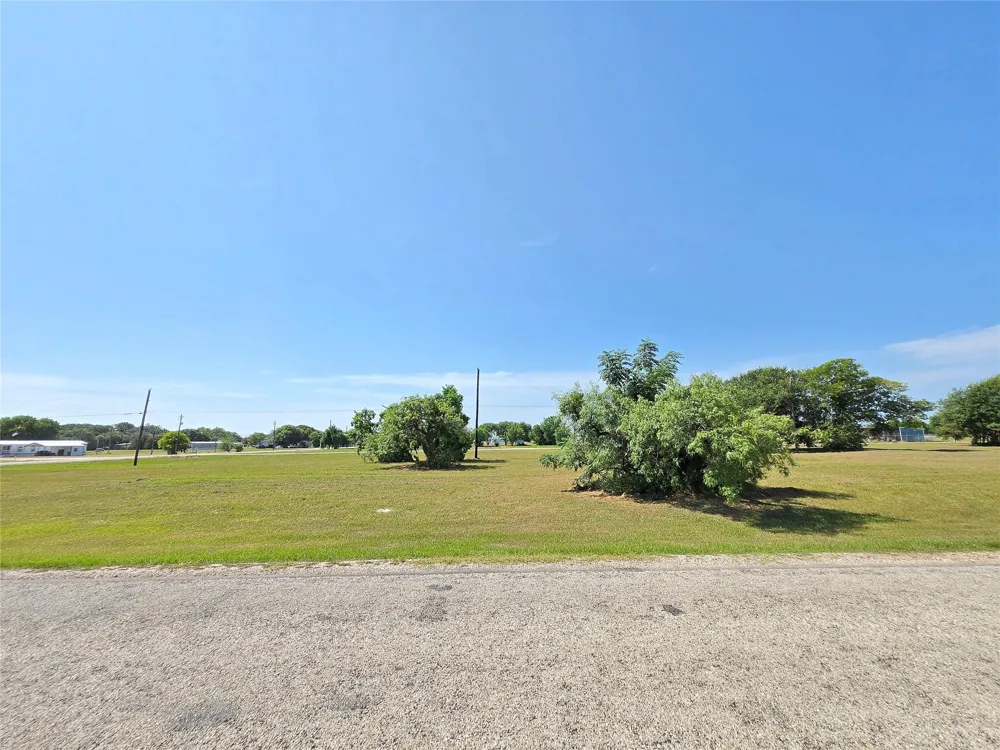 1528 W Bayshore Drive Palacios, TX 77465