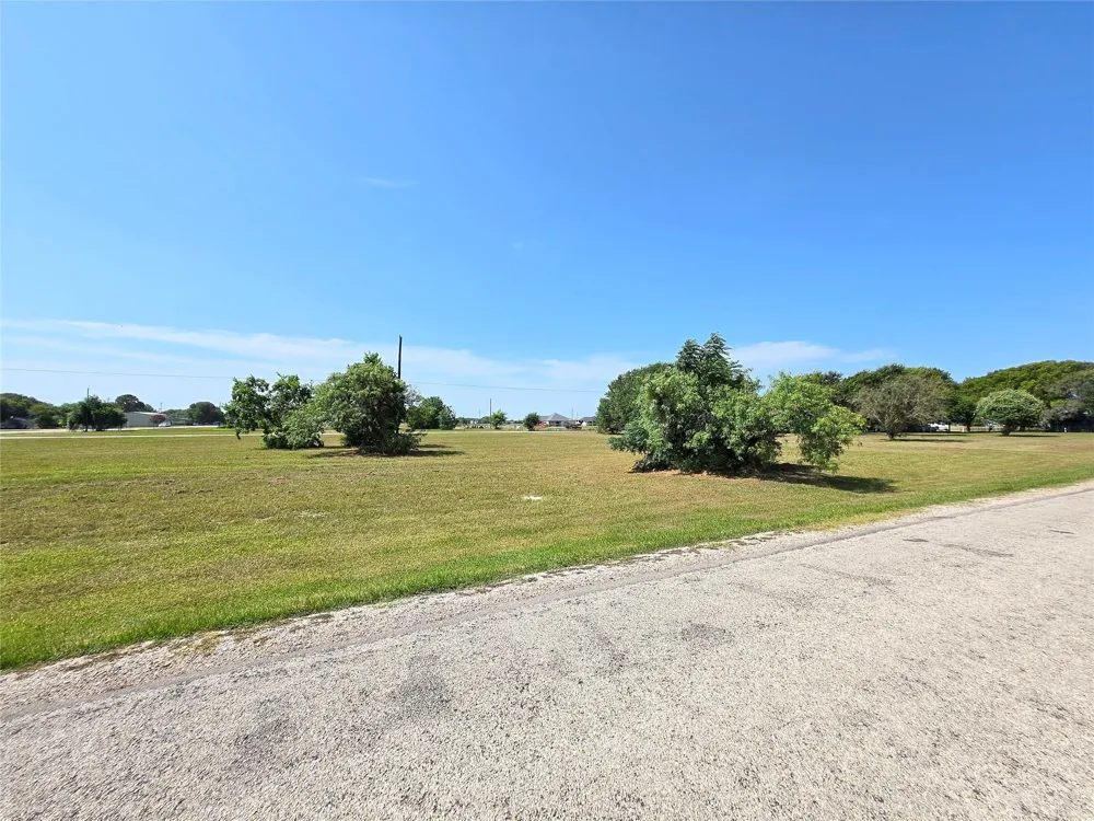 1528 W Bayshore Drive Palacios, TX 77465