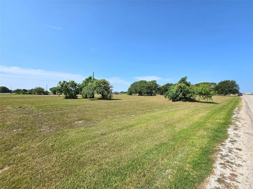 1528 W Bayshore Drive Palacios, TX 77465