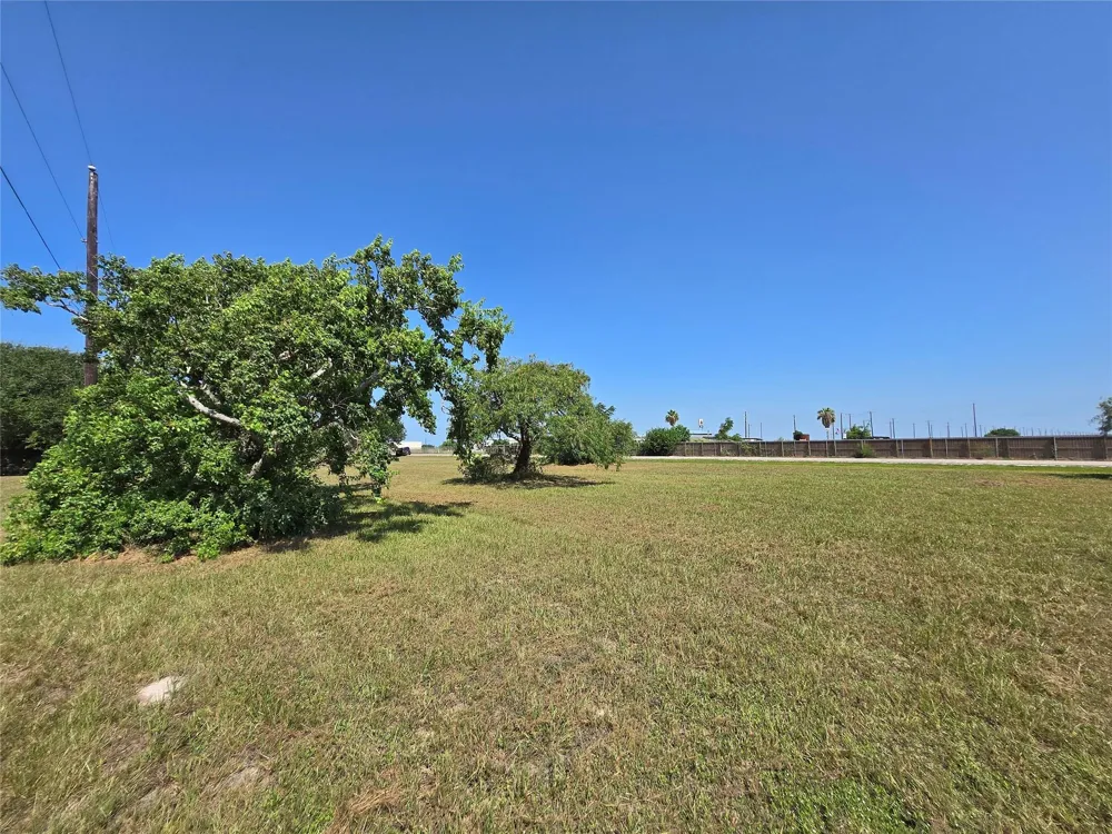 1528 W Bayshore Drive Palacios, TX 77465