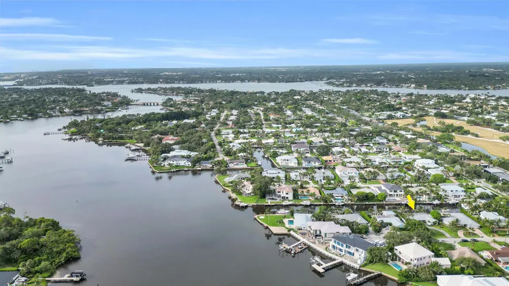 16 Country Club Circle Tequesta, FL 33469
