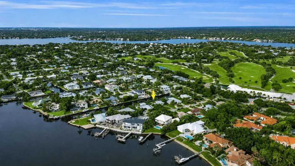 16 Country Club Circle Tequesta, FL 33469