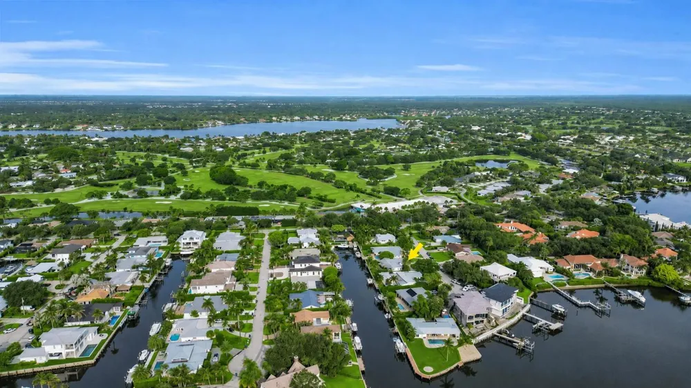 16 Country Club Circle Tequesta, FL 33469