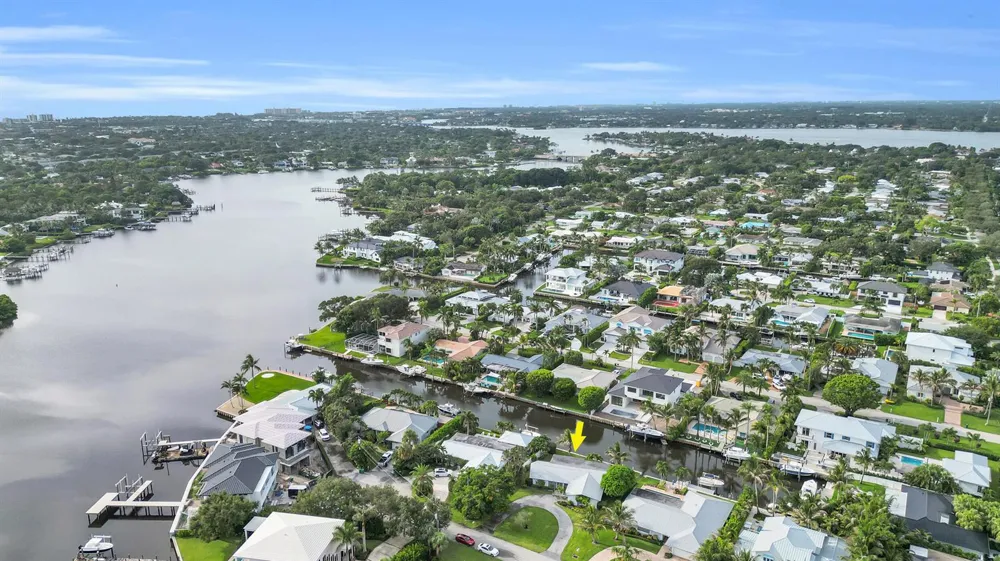 16 Country Club Circle Tequesta, FL 33469