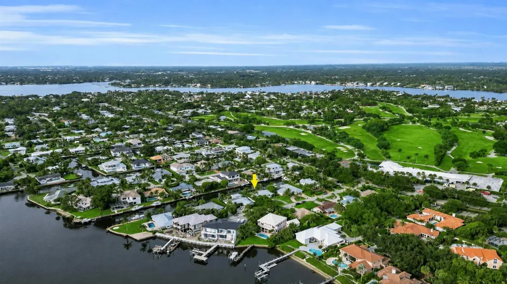 16 Country Club Circle Tequesta, FL 33469