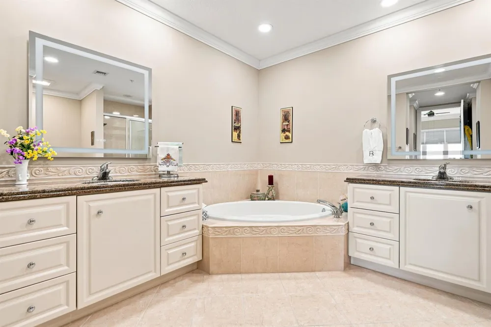 21 HARBOUR ISLE DRIVE W #302 Fort Pierce, FL 34949