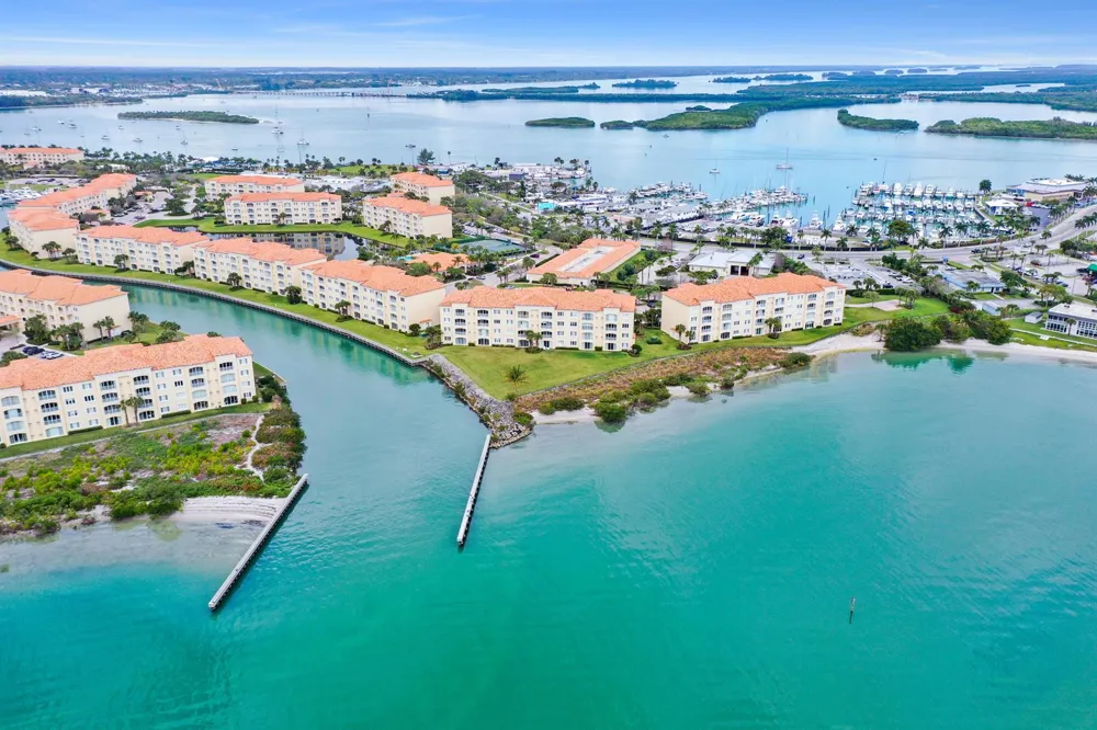 21 HARBOUR ISLE DRIVE W #302 Fort Pierce, FL 34949